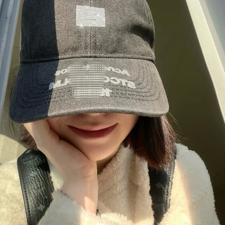 AC smiling cartoon hot stamped soft-top baseball hat for women in spring and summer with holes and worn gradient color peaked cap for men