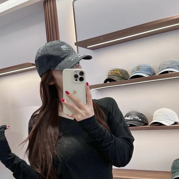 AC smiling cartoon hot stamped soft-top baseball hat for women in spring and summer with holes and worn gradient color peaked cap for men