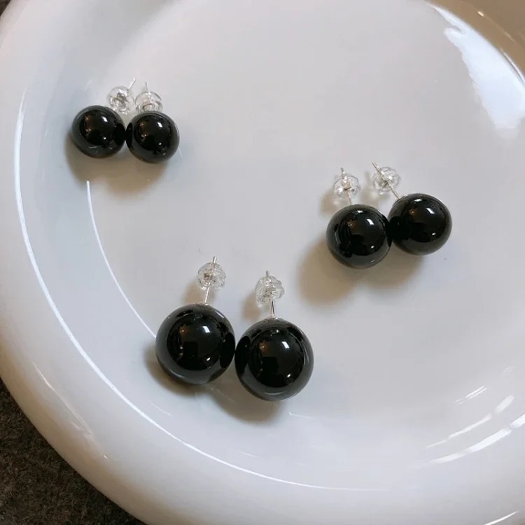 Xiaohongshu’s best-selling black onyx earrings, all-over 925 silver, simple, sweet and cool ball black earrings, the same style as the internet celebrity