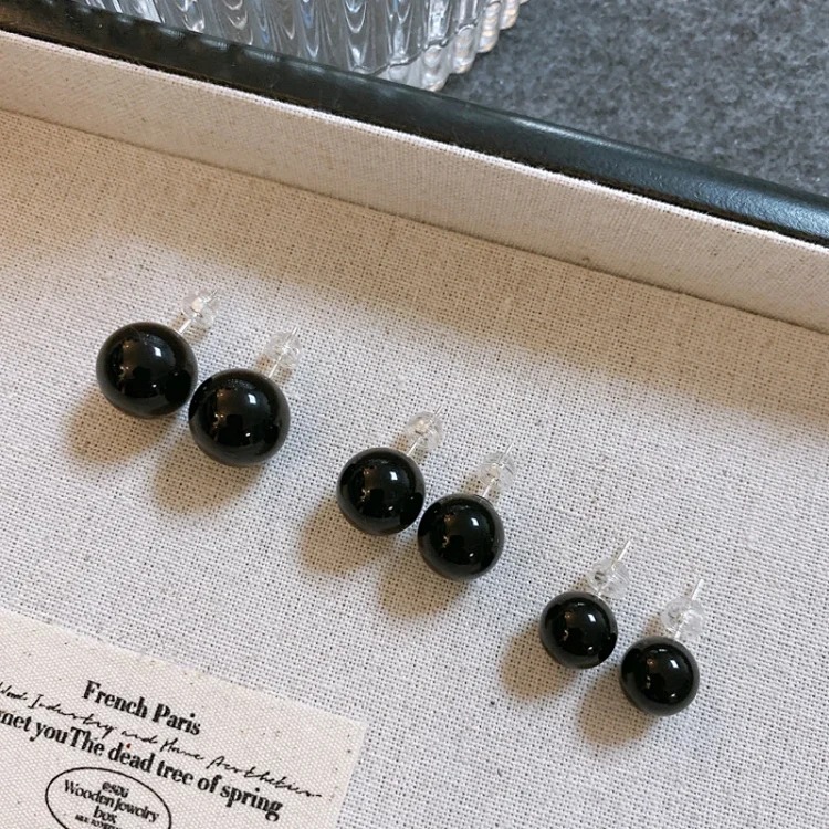 Xiaohongshu’s best-selling black onyx earrings, all-over 925 silver, simple, sweet and cool ball black earrings, the same style as the internet celebrity