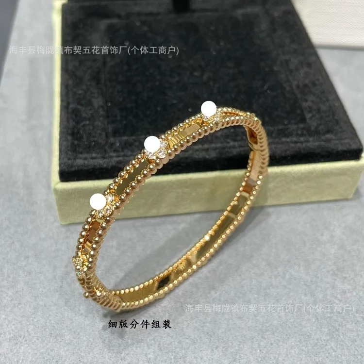 High four-leaf clover V gold plated 18K rose gold platinum narrow wide kaleidoscope bracelet set with diamonds for light luxury image 2