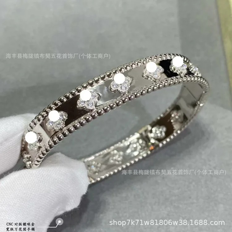 High four-leaf clover V gold plated 18K rose gold platinum narrow wide kaleidoscope bracelet set with diamonds for light luxury image 6