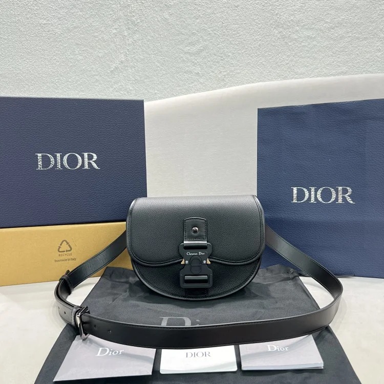 D fashion bags