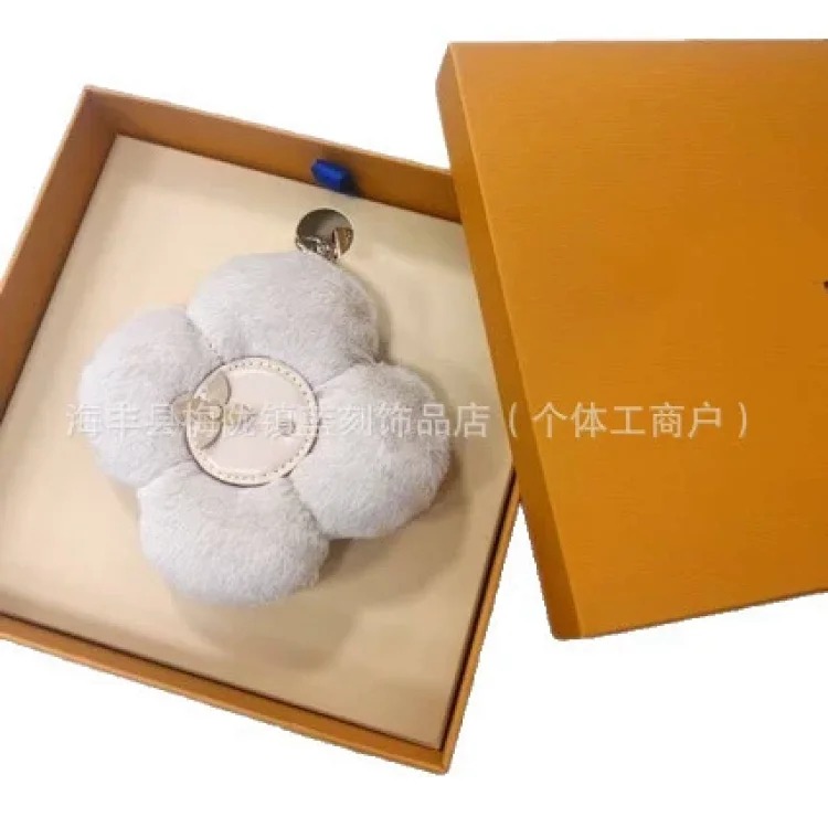 New Vivian Light Luxury Dopamine Sunflower Pendant Trendy Brand Plush Doll U Leather Keychain Bag Hanger