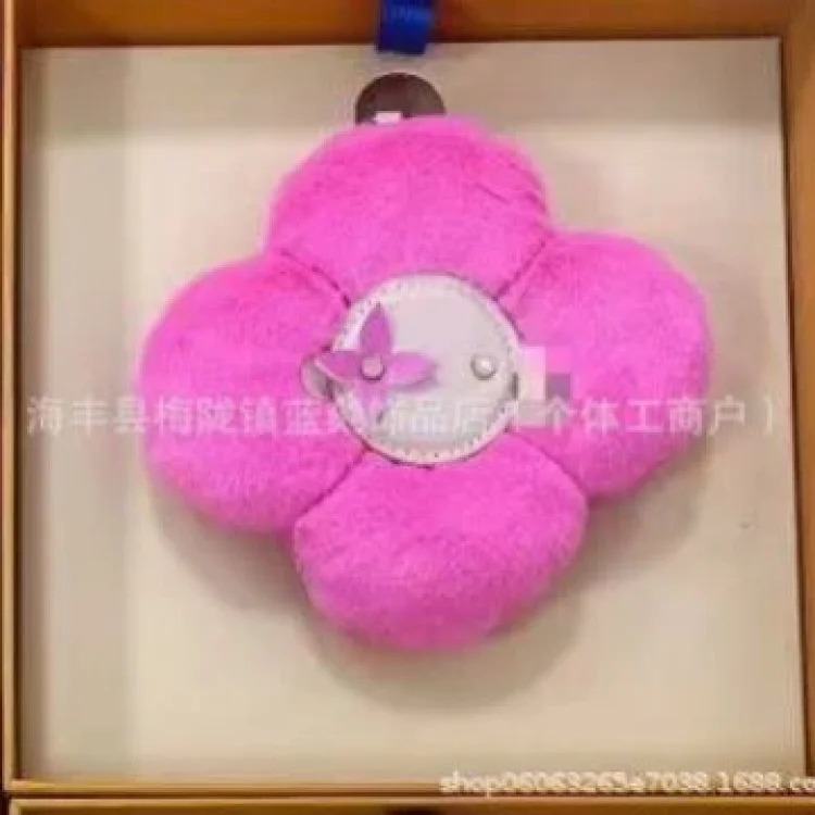New Vivian Light Luxury Dopamine Sunflower Pendant Trendy Brand Plush Doll U Leather Keychain Bag Hanger