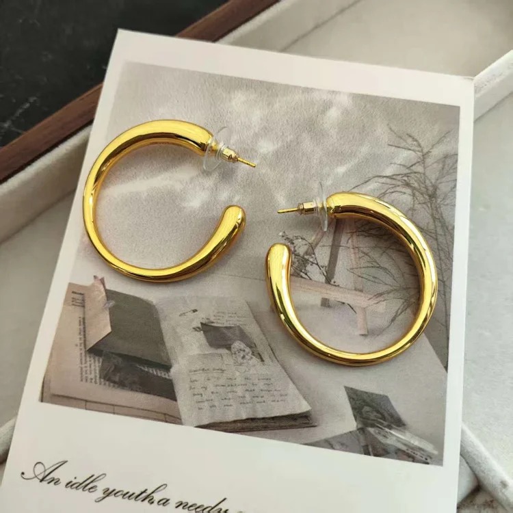 Yangshu style double high-end French temperament earrings middle-aged small fragrance style atmospheric glossy earrings gradient plain hoop for women