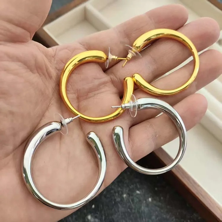 Yangshu style double high-end French temperament earrings middle-aged small fragrance style atmospheric glossy earrings gradient plain hoop for women