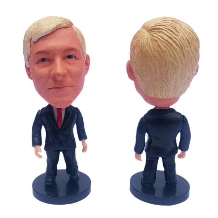 Football Memorabilia Manchester United Ferguson Sheringham Beckham 98 Edition Suit Doll