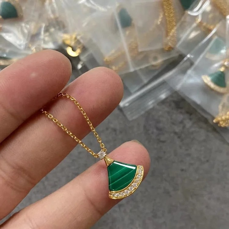 High 925 silver BV small skirt necklace female natural white mother-of-pearl chalcedony fan-shaped diamond clavicle chain does not fade image 4