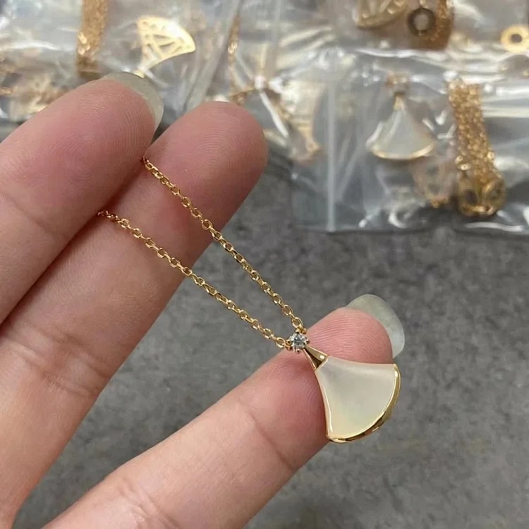 High 925 silver BV small skirt necklace female natural white mother-of-pearl chalcedony fan-shaped diamond clavicle chain does not fade image 6