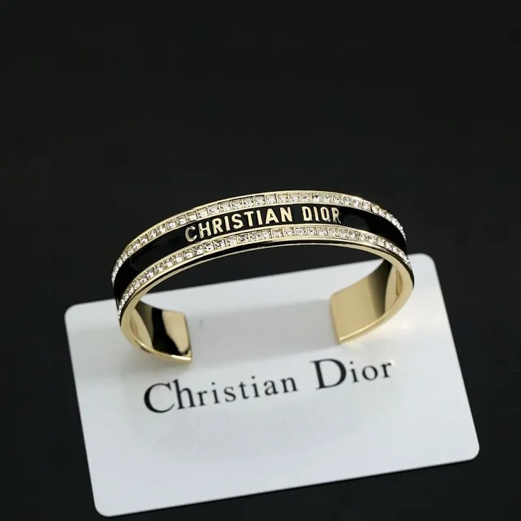 Xiaoxiangfeng's new bracelet is fashionable and beautiful, with sparkling diamonds, titanium steel and non-fading, popular Internet celebrity, versatile and simple
