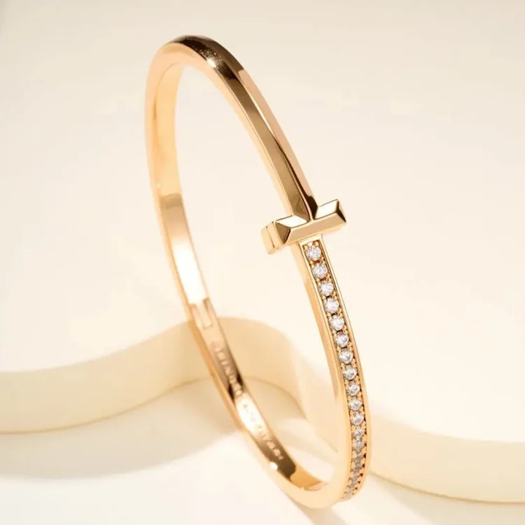 Xiaoxiangfeng's new bracelet is fashionable and beautiful, with sparkling diamonds, titanium steel and non-fading, popular Internet celebrity, versatile and simple