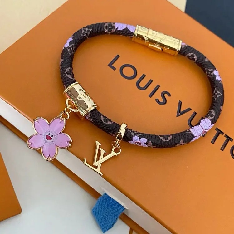 Xiaoxiangfeng's new bracelet is fashionable and beautiful, with sparkling diamonds, titanium steel and non-fading, popular Internet celebrity, versatile and simple
