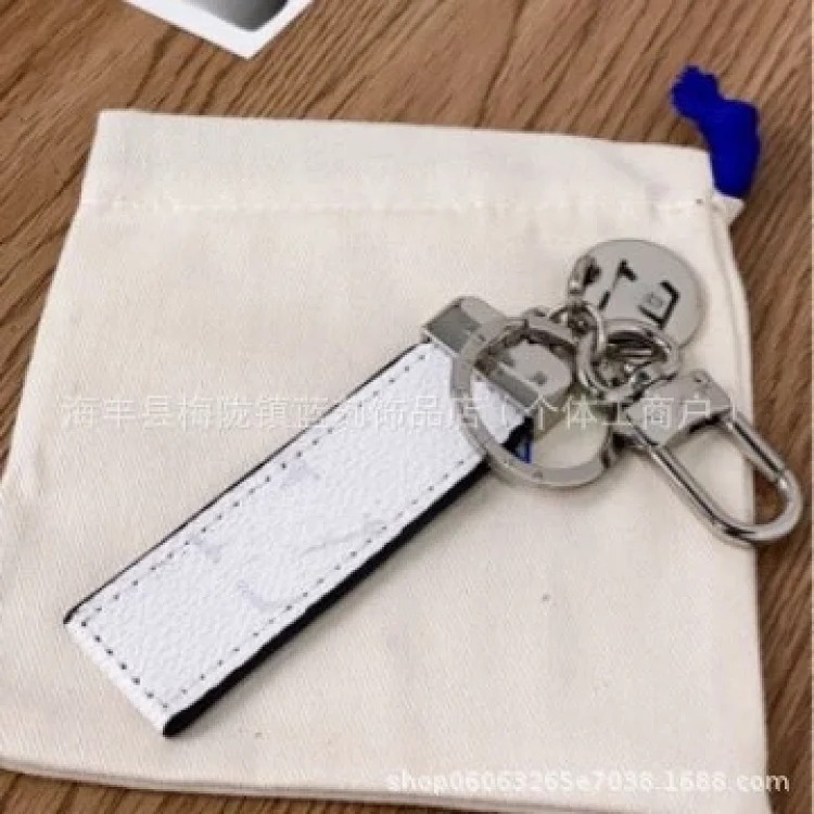Louis Vuitton Personalized Letter Keychain Bag Pendant Fashionable and Versatile Internet Celebrity Car Keychain Presbyopic Lanyard