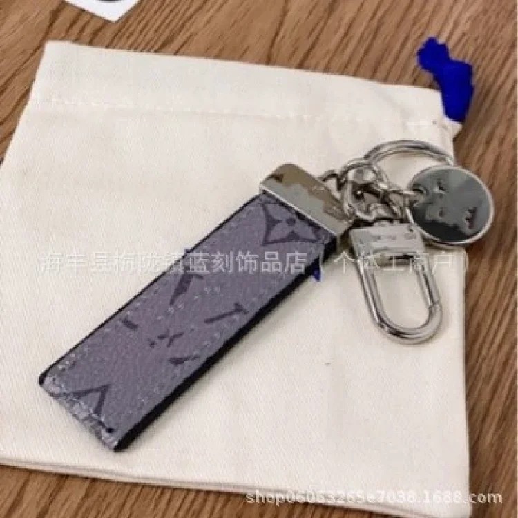 Louis Vuitton Personalized Letter Keychain Bag Pendant Fashionable and Versatile Internet Celebrity Car Keychain Presbyopic Lanyard