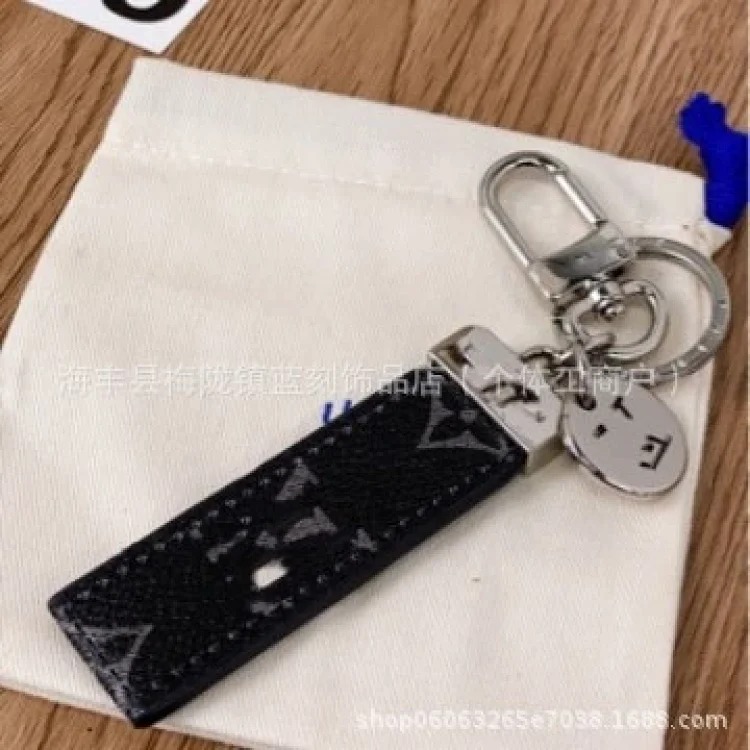 Louis Vuitton Personalized Letter Keychain Bag Pendant Fashionable and Versatile Internet Celebrity Car Keychain Presbyopic Lanyard