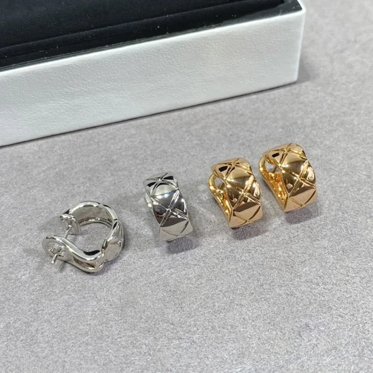 Xiangjia High Edition Coco Glossy Diamond-Free Earrings CNC Carved Earrings Light Luxury Versatile Rose Gold Stud Earrings for Women