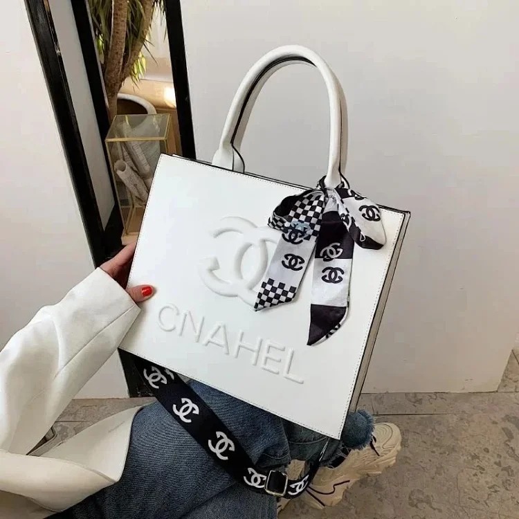 Small fragrant style tote bag for women 2023 new large-capacity high-end crossbody women's bag fashionable commuter handbag