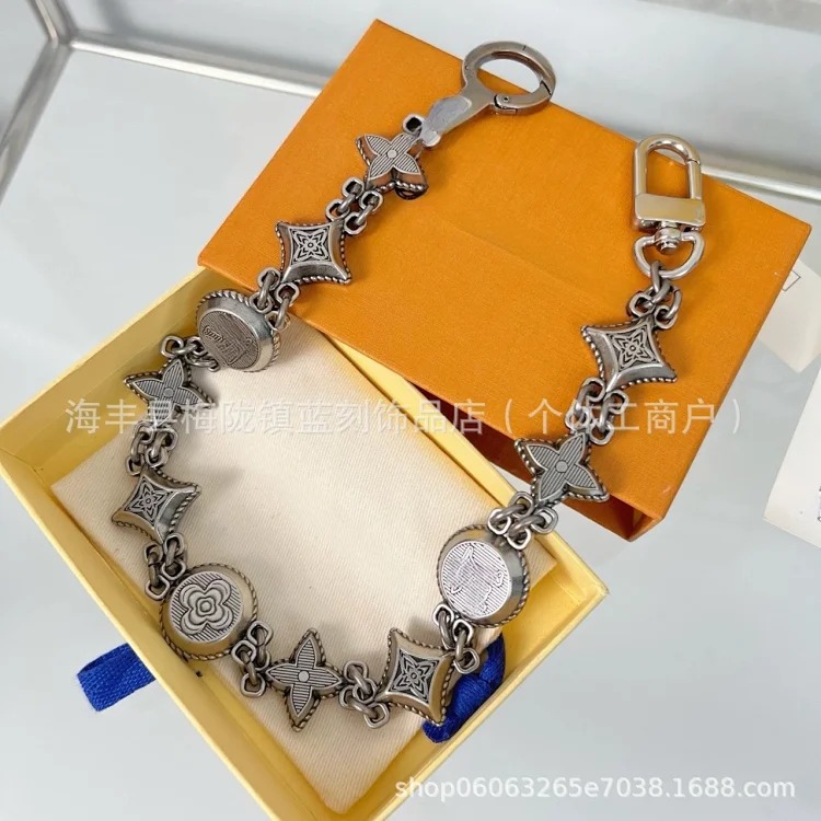 Foreign trade hot-selling fashion sunflower doll keychain pendant pendant Vivian keychain