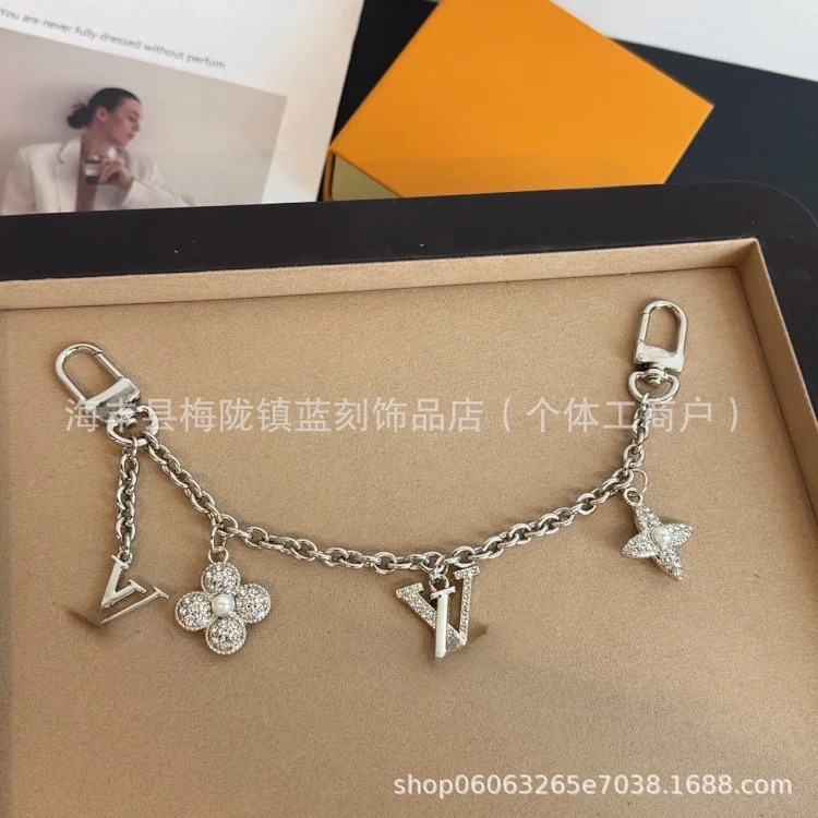 Foreign trade hot-selling fashion sunflower doll keychain pendant pendant Vivian keychain