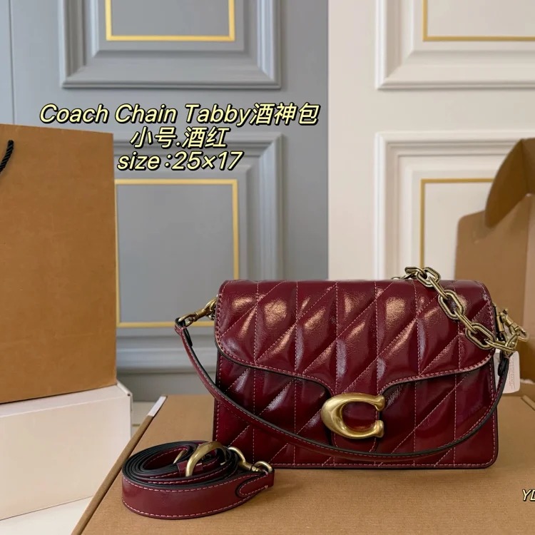 Gucci The Chain Tabby Dionysus bag is simple and high-end, with both temperament and elegance. One bag with three backs and three shoulder straps. Unlock N styles. It is extremely practical