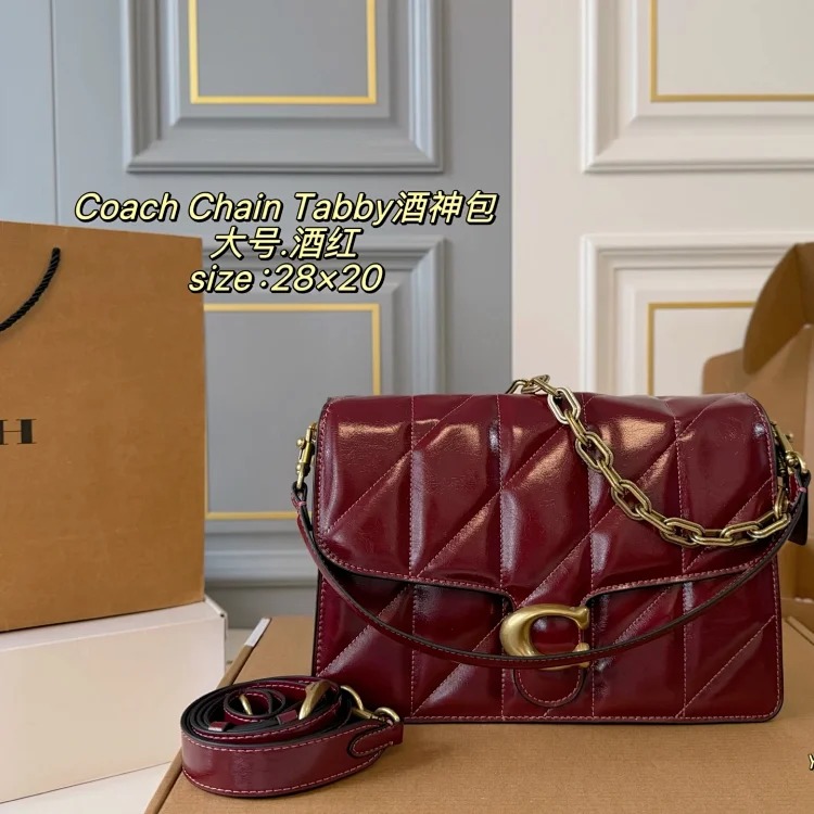 Gucci The Chain Tabby Dionysus bag is simple and high-end, with both temperament and elegance. One bag with three backs and three shoulder straps. Unlock N styles. It is extremely practical