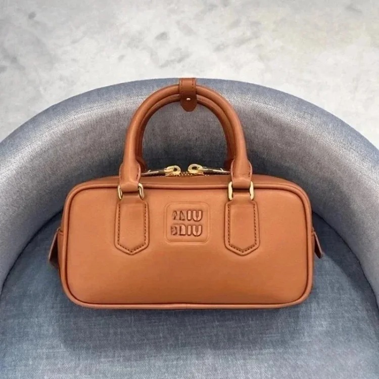YH-005 classic versatile fashion handbag image 4