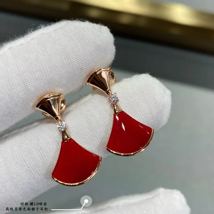 V gold mini skirt fan-shaped earrings for women with 18K rose gold-plated temperament diamond-set mother-of-pearl and carnelian fan-shaped earrings image 3