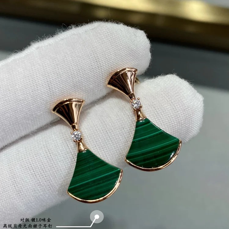 V gold mini skirt fan-shaped earrings for women with 18K rose gold-plated temperament diamond-set mother-of-pearl and carnelian fan-shaped earrings image 4