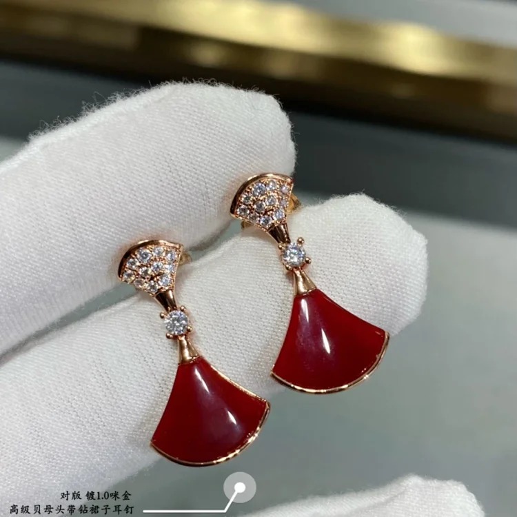 V gold mini skirt fan-shaped earrings for women with 18K rose gold-plated temperament diamond-set mother-of-pearl and carnelian fan-shaped earrings image 5