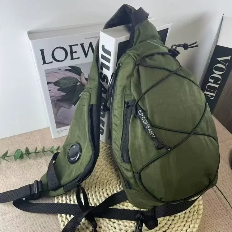 AGT1 fashionable mountaineering bag image 4