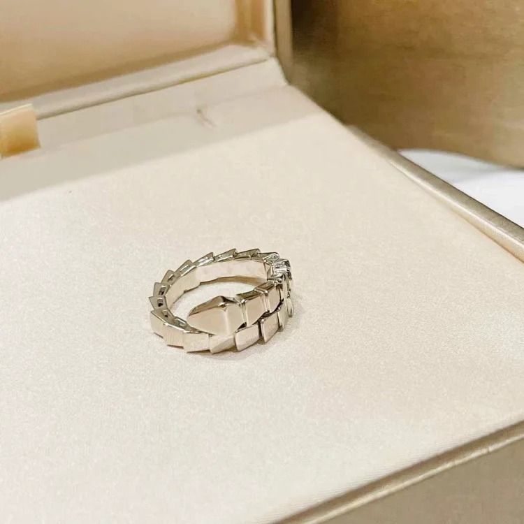 Full diamond snake ring open ring white shell snake bone diamond spirit snake ring female V gold high niche high-end sense image 6