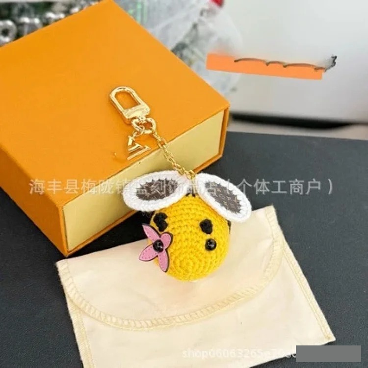 Louis Vuitton New little bee crochet plush keychain pendant creative old flower leather mini mobile phone chain pendant