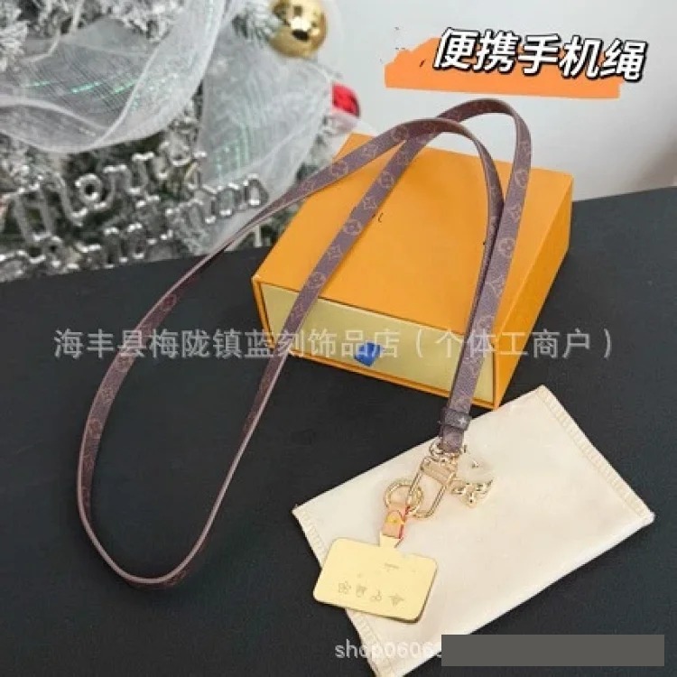 Louis Vuitton New little bee crochet plush keychain pendant creative old flower leather mini mobile phone chain pendant