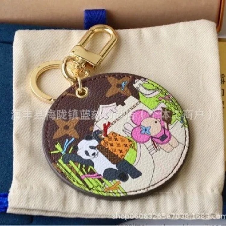 Round brand sunflower keychain trendy brand letter pendant foreign trade supply bag pendant jewelry pendant