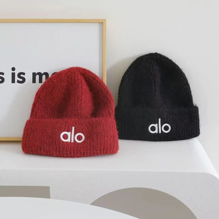 Autumn and winter European and American trend alo letter embroidered knitted hat for women new warm and thickened hat classic small face