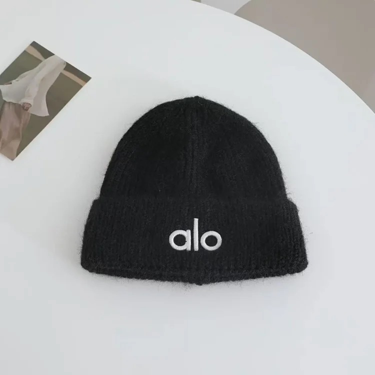 Autumn and winter European and American trend alo letter embroidered knitted hat for women new warm and thickened hat classic small face
