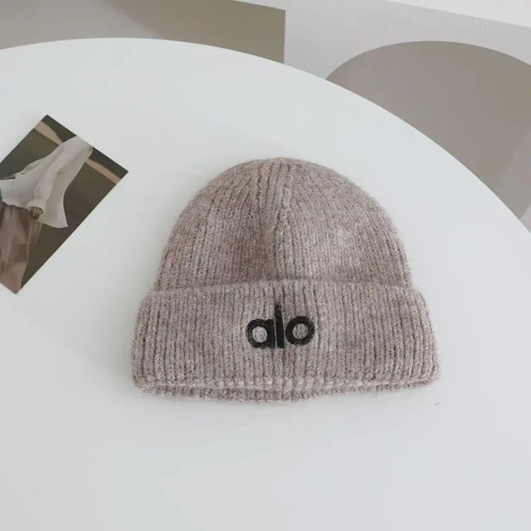 Autumn and winter European and American trend alo letter embroidered knitted hat for women new warm and thickened hat classic small face
