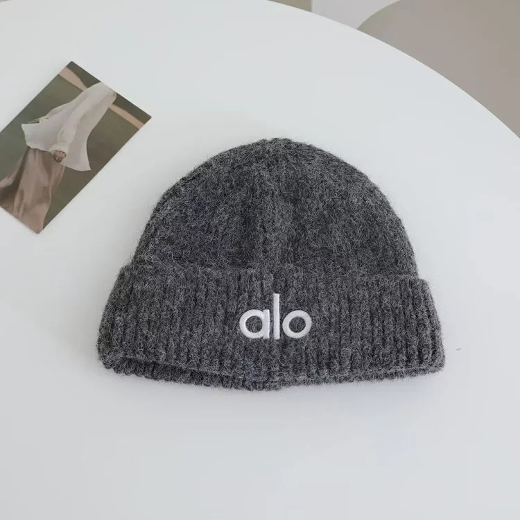 Autumn and winter European and American trend alo letter embroidered knitted hat for women new warm and thickened hat classic small face