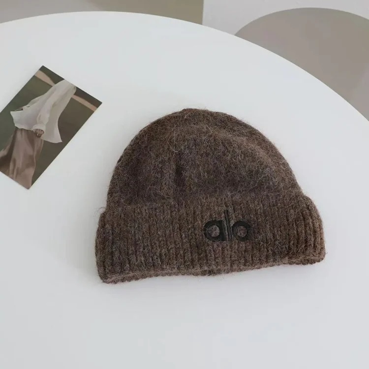 Autumn and winter European and American trend alo letter embroidered knitted hat for women new warm and thickened hat classic small face