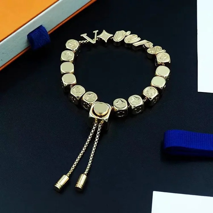 Cross-border e-commerce hot product retro classic geometric three-dimensional square exquisite high-end jewelry simple bracelet