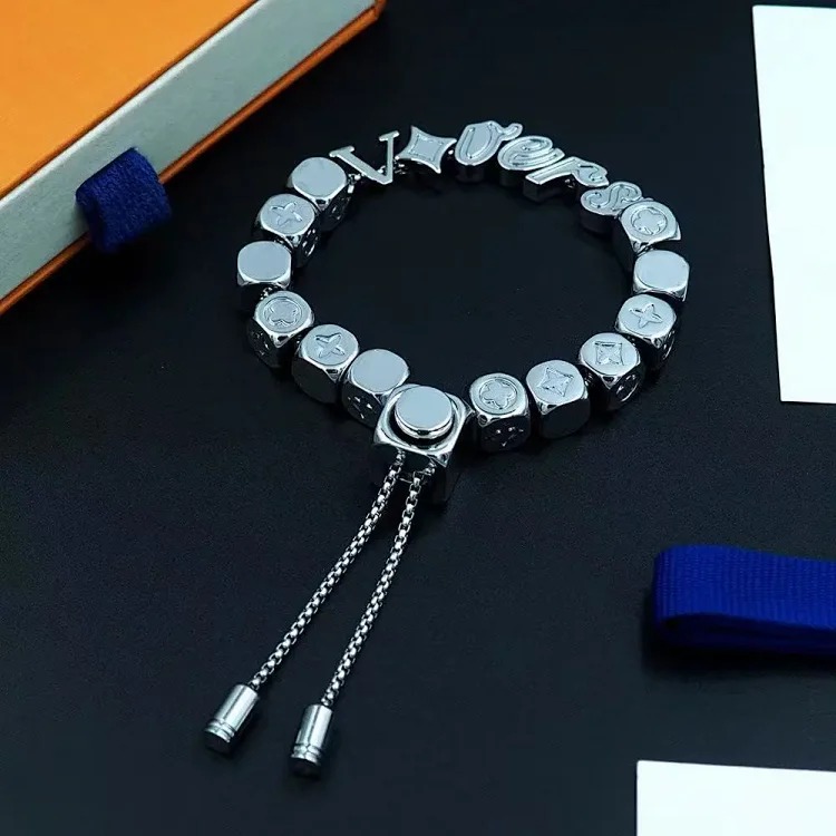 Cross-border e-commerce hot product retro classic geometric three-dimensional square exquisite high-end jewelry simple bracelet