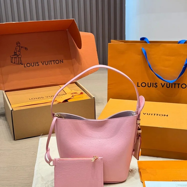 Louis Vuitton Flight Mode handbag Vanity chain handbag pink Metis horizontal messenger bag speedy pillow bag All In BB handbag Coussin pm new chain bag new saddle bag new Kai backpack parach image 6