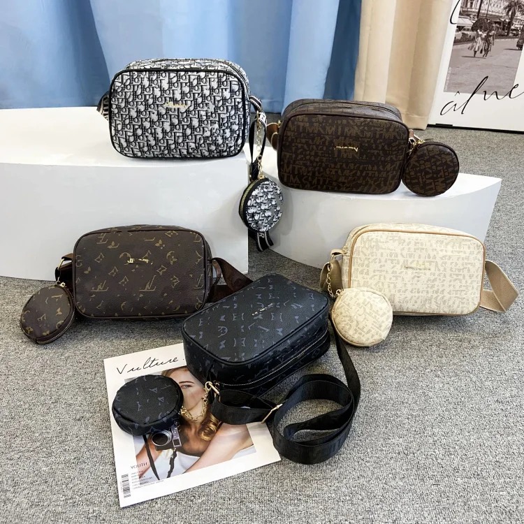 Trendy brand retro print men's crossbody bag, fashionable, casual and portable single shoulder small square bag, same style mobile phone bag for men and women