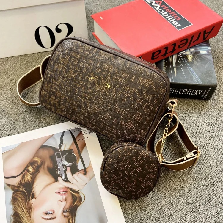 Trendy brand retro print men's crossbody bag, fashionable, casual and portable single shoulder small square bag, same style mobile phone bag for men and women image 2