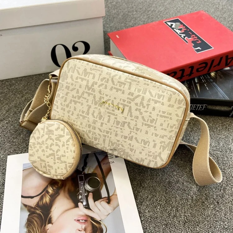 Trendy brand retro print men's crossbody bag, fashionable, casual and portable single shoulder small square bag, same style mobile phone bag for men and women image 3
