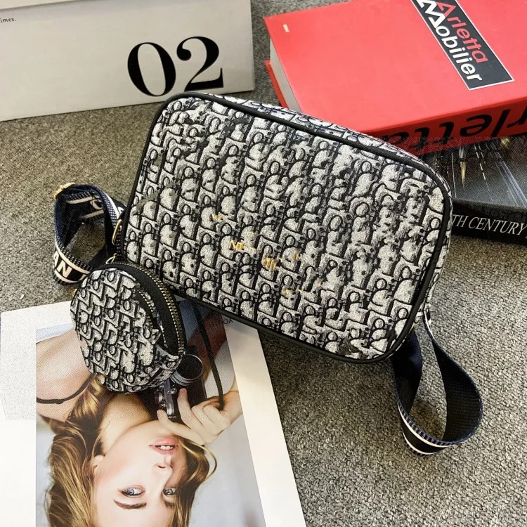 Trendy brand retro print men's crossbody bag, fashionable, casual and portable single shoulder small square bag, same style mobile phone bag for men and women image 6