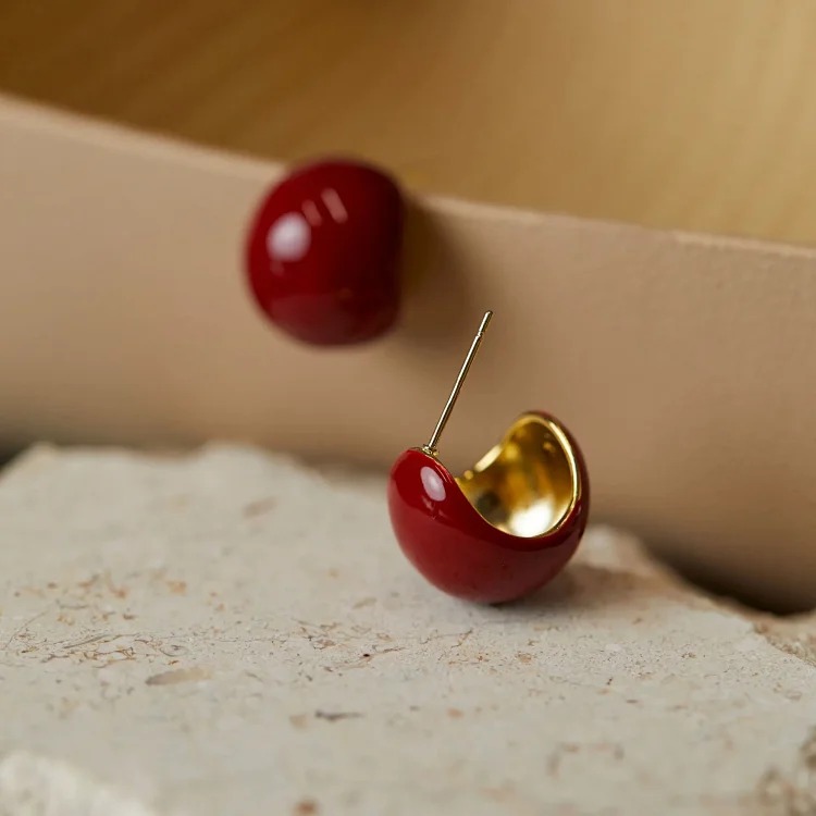 Burgundy Red Retro Hong Kong Style Wine Red Autumn and Winter Earrings Feminine Elegant and Versatile Atmosphere Earrings Studs and Ear Clips