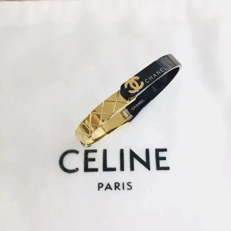 Stylish and simple lettered small fragrant style bracelet with western style lettering and good looks