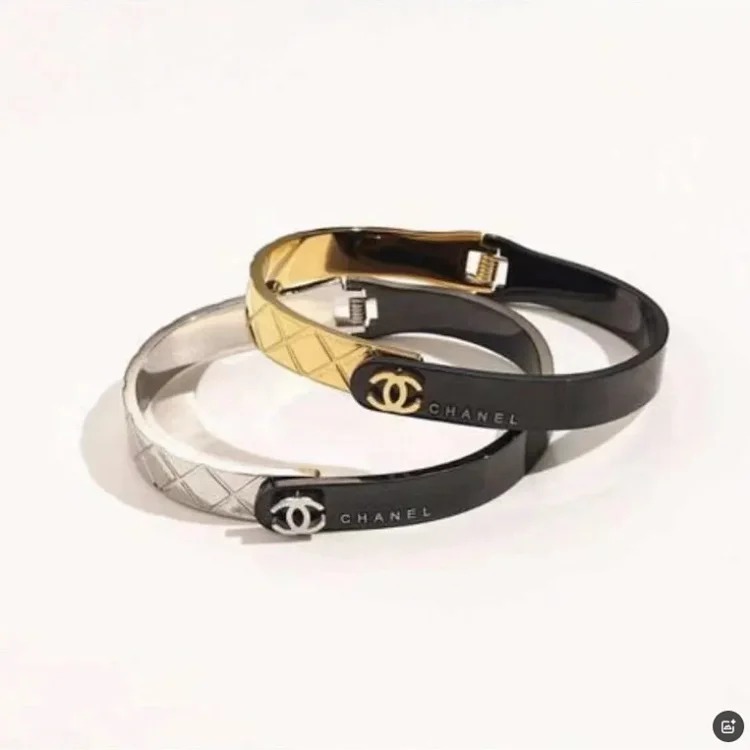Stylish and simple lettered small fragrant style bracelet with western style lettering and good looks